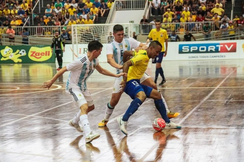Brasil e Argentina empatam em amistoso realizado no ginásio Cláudio Coutinho em Porto Velho
