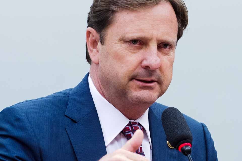 STF nega recurso e determina prisão de senador Acir Gurgacz