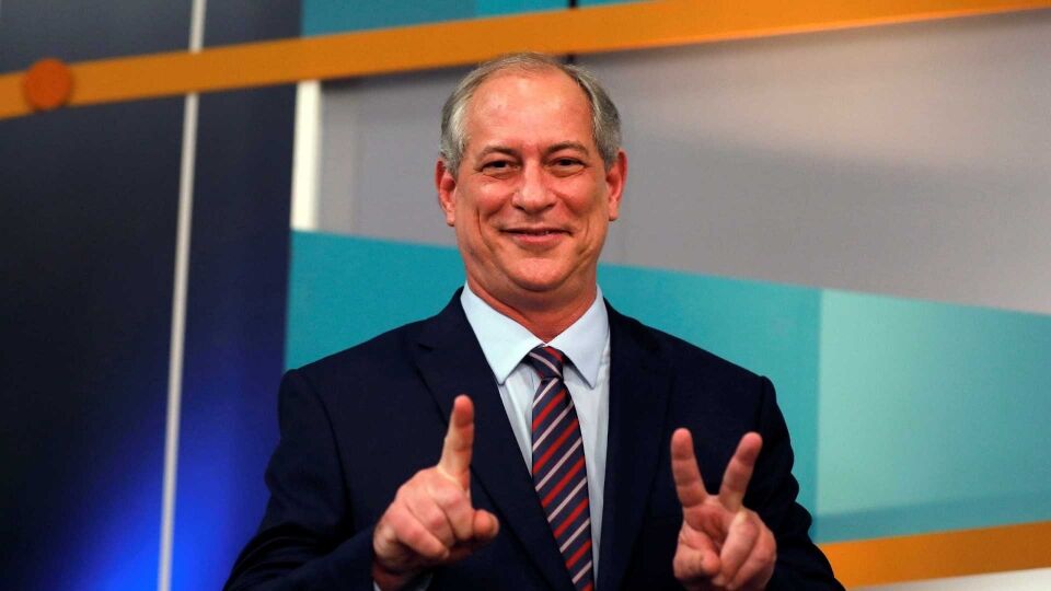 Após noite no hospital, Ciro deve ter alta e participar de debate