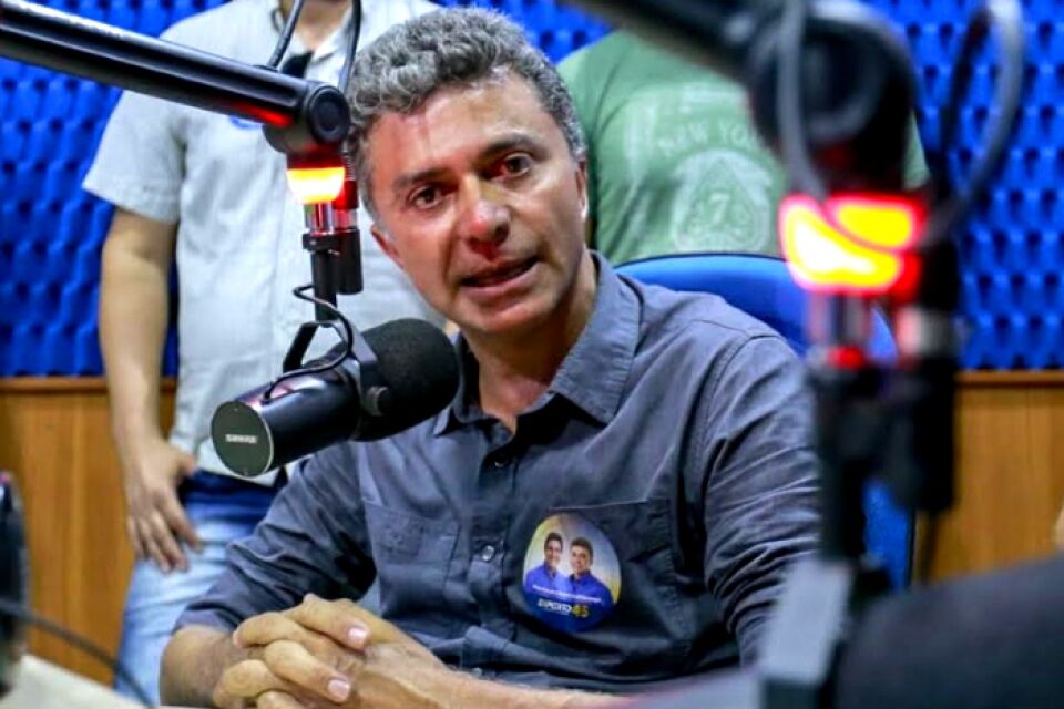 Expedito Junior anuncia mutirão com rede privada para tirar pacientes do chão