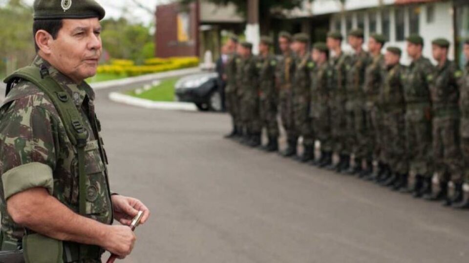 Mourão diz que artistas contra Bolsonaro 'sofreram lavagem cerebral'