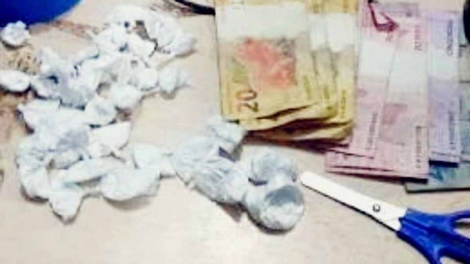 Polícia prende jovem por tráfico de drogas no bar "Anacondas" na capital