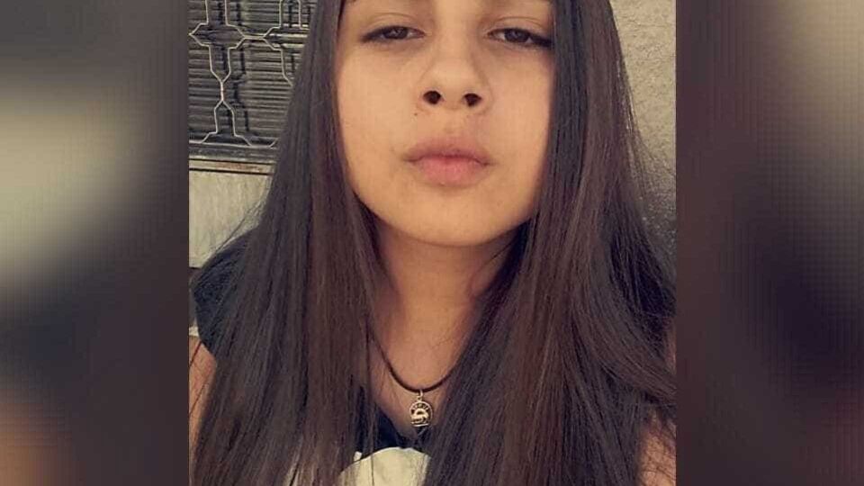 Pai preso por estuprar filha de 13 anos deixa a prisão e mata a menina
