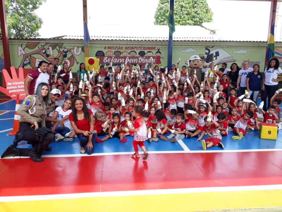 Semtran leva educação de trânsito a mais uma escola da capital