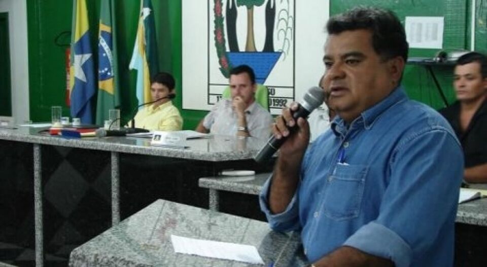 Ex-prefeito, secretários e engenheiro são denunciados por se apropriar de verba da recuperação de asfalto