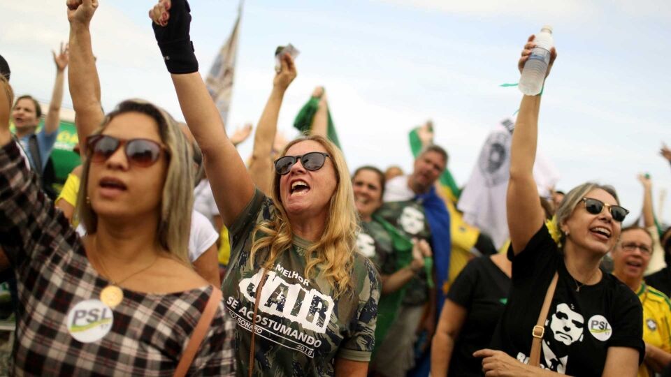 Bolsonaro lidera entre eleitores brancos e Haddad entre pardos e pretos