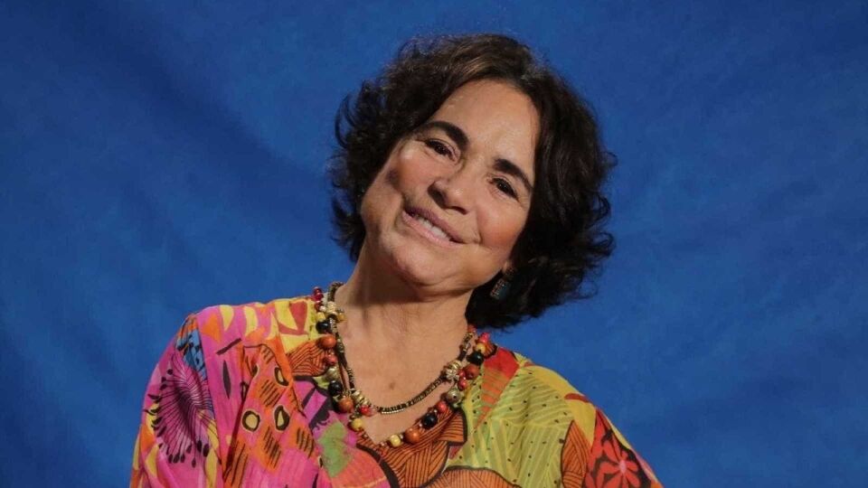 Regina Duarte faz post anti-PT e leva 'invertida' de Patrícia Pillar