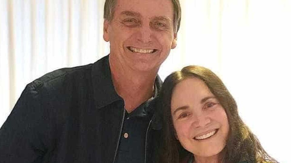 Regina Duarte visita Jair Bolsonaro em seu condomínio na Barra