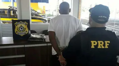 Britânico é detido em MT com cocaína em fundo falso de malas transportadas em ônibus