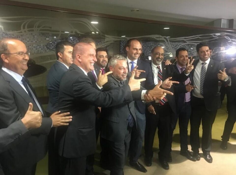 Bancada do Podemos na Câmara anuncia apoio a Bolsonaro