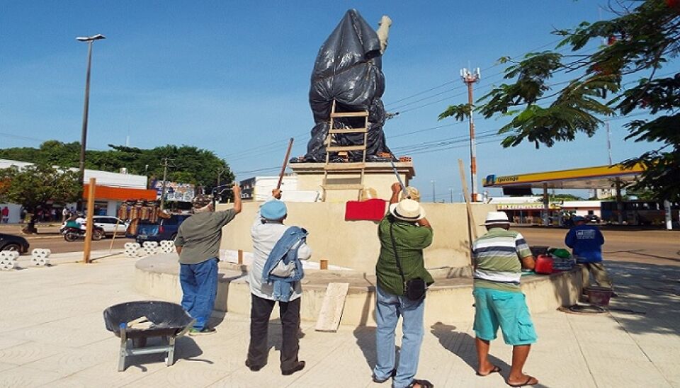 Soldados da borracha protestam contra falso monumento em Porto Velho