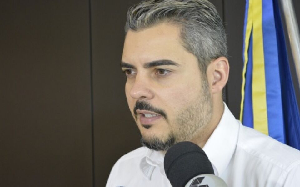 Flores deve tirar terceirizada e chamar concursados para o Raio X de hospital de Ariquemes