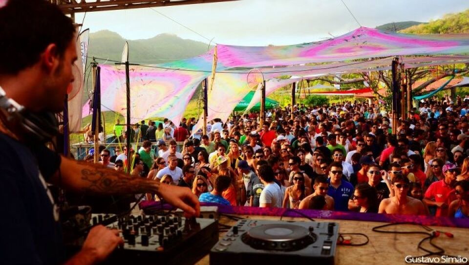 Jovem é preso com pacote de cocaína que iria vender em festas rave