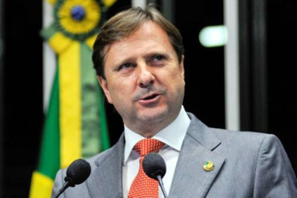 Acir quer ir para o Senado durante o dia