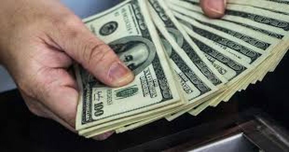 Dólar termina em queda ante real e recua pela 5ª seguida por otimismo com Bolsonaro