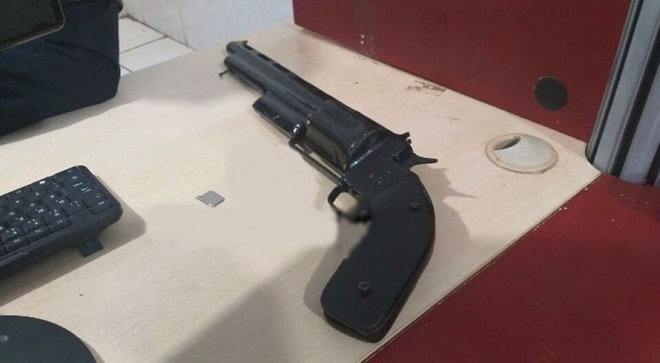 Dupla é presa durante abordagem com moto roubada e escopeta em Porto Velho