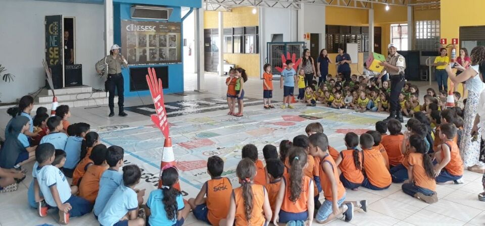 Alunos de mais duas escolas recebem orientações de educação para o trânsito