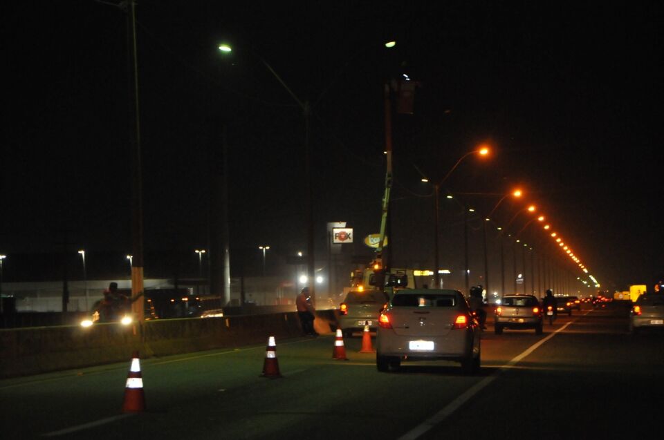 Trecho entre a Três e Meio e a Faro, na BR-364, recebe iluminação pública