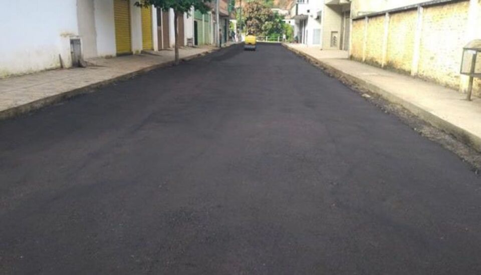 Serviço de tapa-buracos atendem os bairros Industrial, Conceição e Marcos Freire