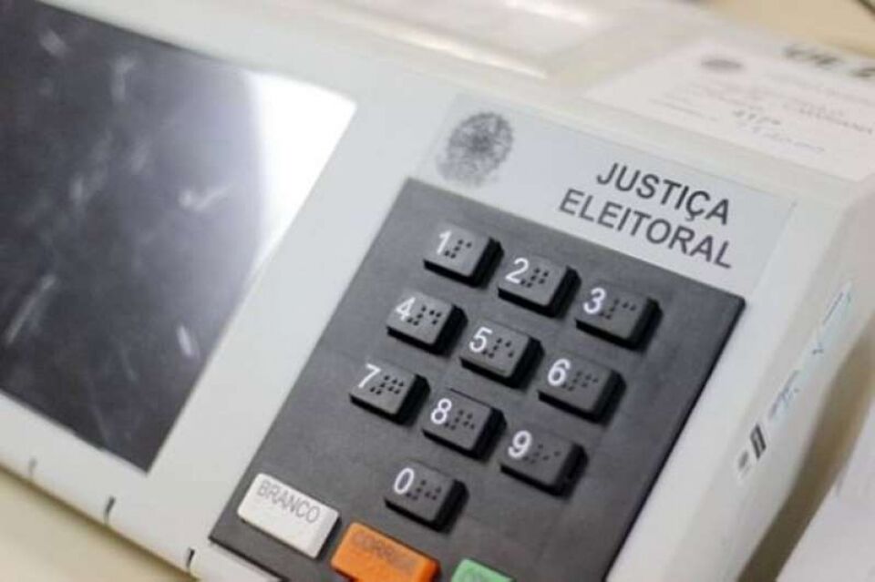 Em 19 cidades brasileiras, eleitores votam também para prefeito