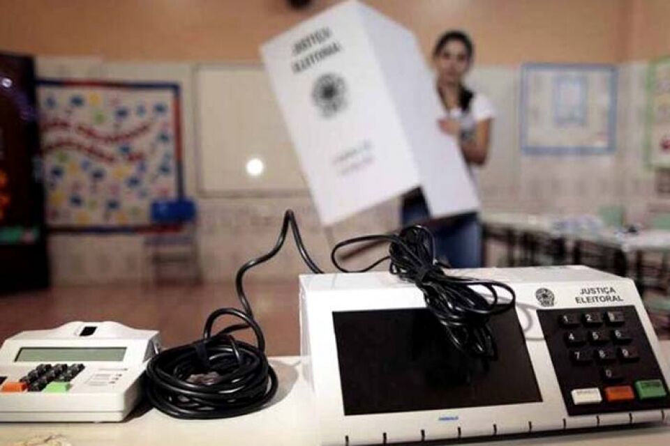 TSE registra 1,9 mil urnas trocadas e 35 prisões