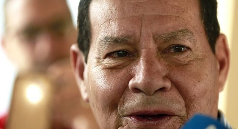 Mourão declara: “Eu fui eleito também, somos irmãos siameses”