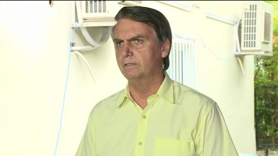 Folha chateada após ficar de fora de entrevista coletiva com Bolsonaro