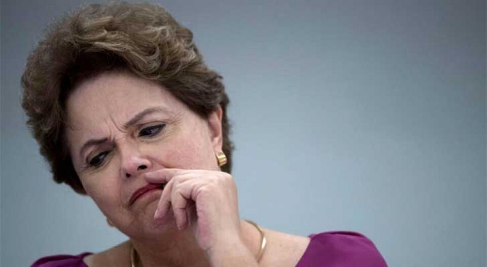 Dilma escreve “O JUIZ ESTÁ NU” em seu Twitter e depois apaga