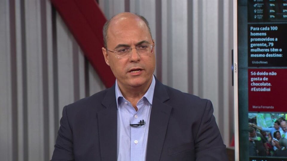 Confusão entre fuzil e guarda-chuva feita pela Globo News vira meme; veja os melhores