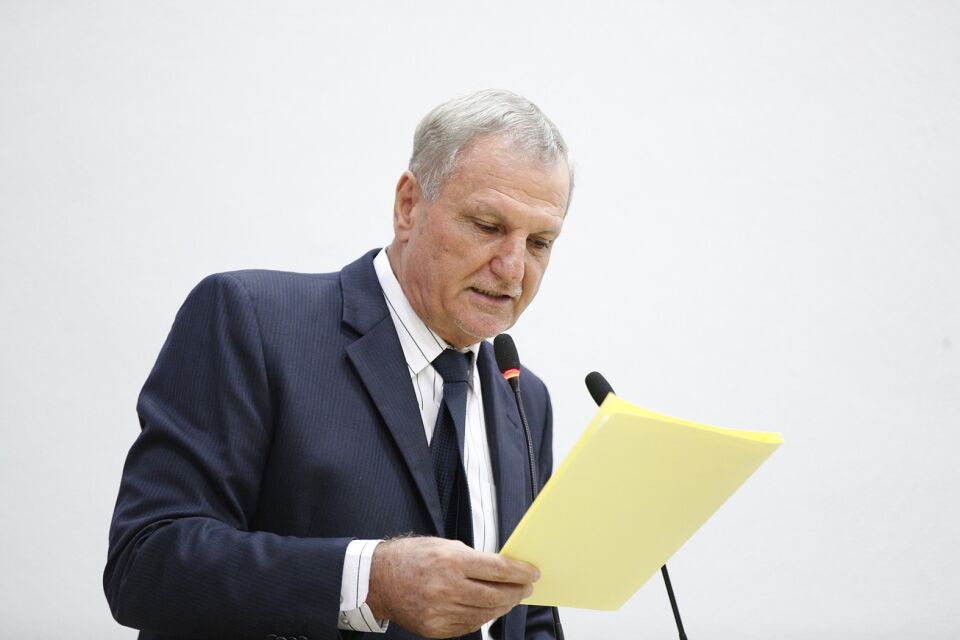 Adelino Follador presta homenagem ao jornalista e apresentador Odair Calado