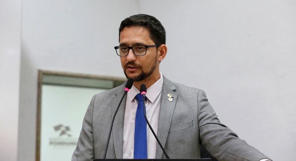 Deputado Anderson denúncia empresa de vistoria de carros