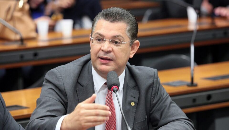 Frente Parlamentar para combater patrocínio da Rouanet a grandes artistas é lançada no Congresso Nacional