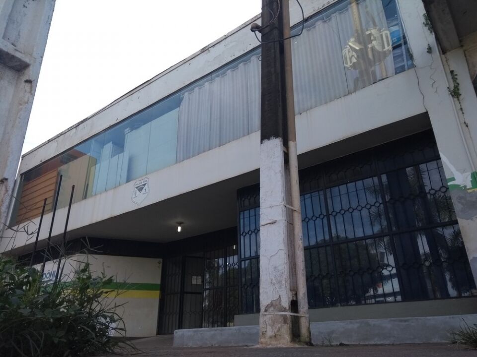 Mulher é presa após deixar filhos de 1, 8 e 13 anos sozinhos em casa em Porto Velho