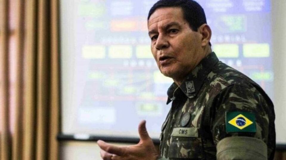 Mourão vai reduzir custos e tamanho da equipe da vice-presidência: “Temos que dar o exemplo”