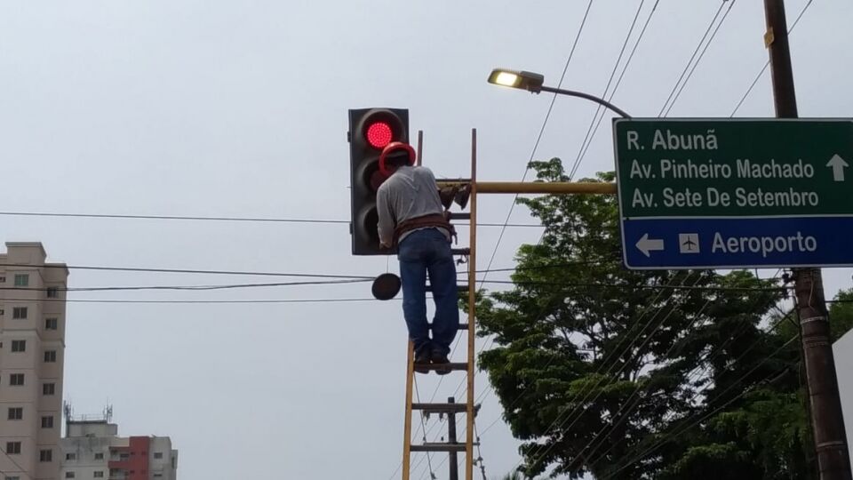 Semtran intensifica serviço de inspeção e manutenção de semáforos em Porto Velho
