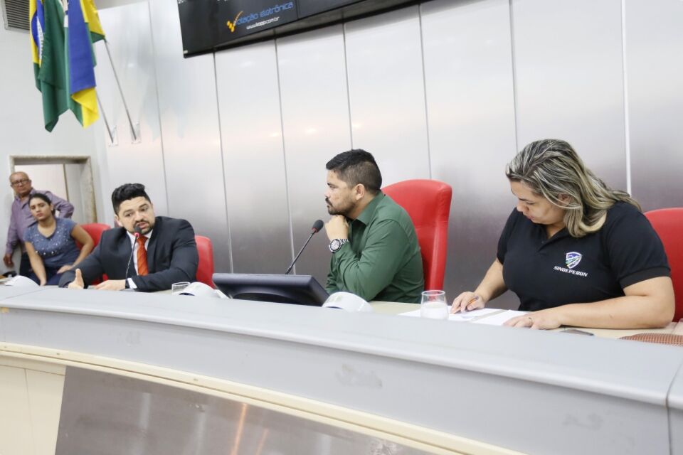 Deputado Jesuíno Boabaid debate com Executivo e sindicatos alteração na Lei 4.071
