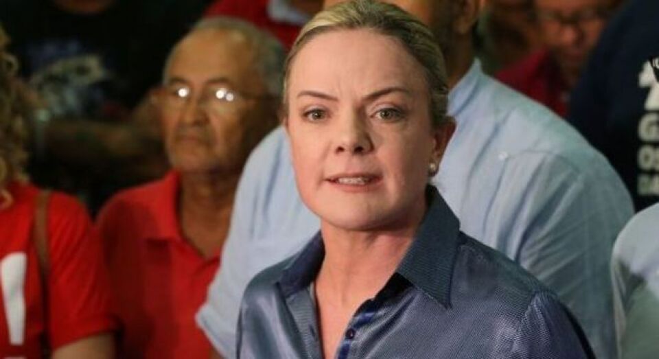 Gleisi coloca a culpa do Sítio de Atibaia na… Marisa