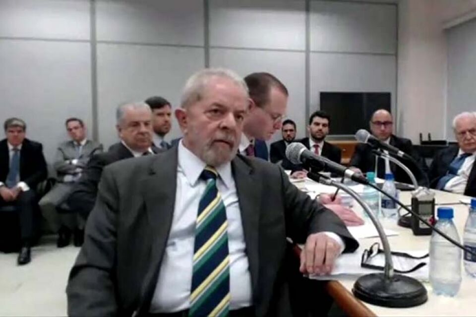 Juíza Gabriela Hardt para Lula: “Eu não vou responder interrogatórios aqui, está claro?”