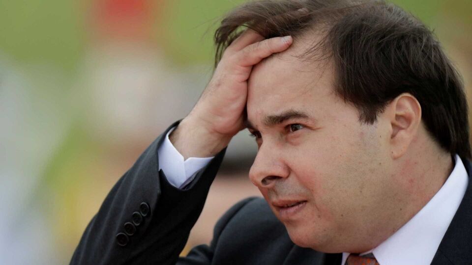 Maia disputa reeleição à presidência da Câmara com outros sete