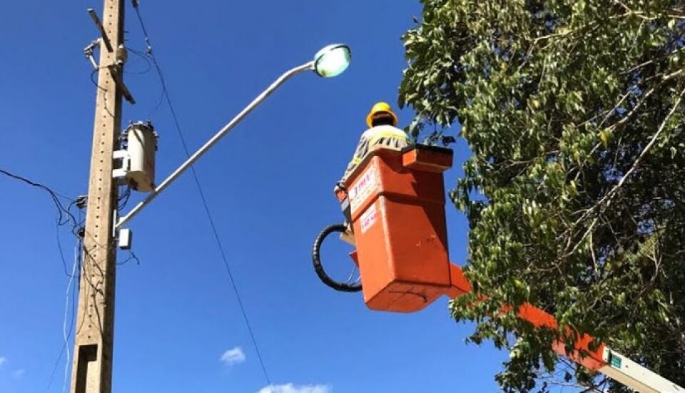 Prefeitura realiza manutenção em vários bairros durante o feriado
