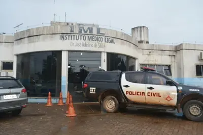 Homem é morto e mulher é socorrida em estado grave após serem baleados em casa