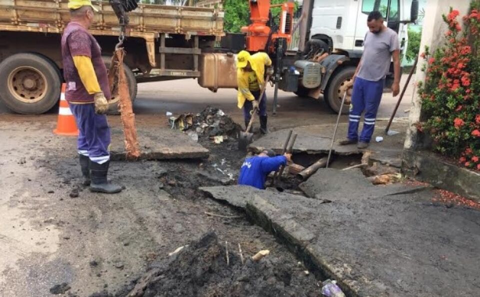 Semusb realiza desobstrução de caixas coletoras na área central da Capital