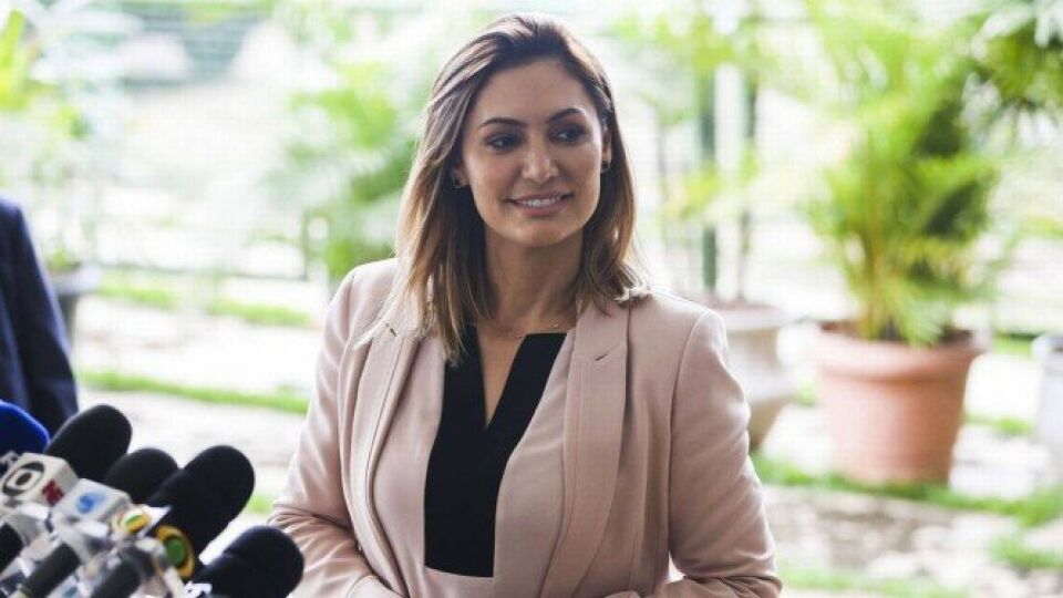 Michelle Bolsonaro diz que todos os rótulos sobre o marido vão cair