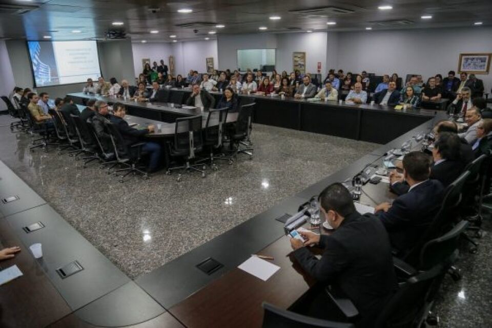 Em reunião com secretários e técnicos governador Daniel Pereira pede respeito e zelo para com a coisa pública