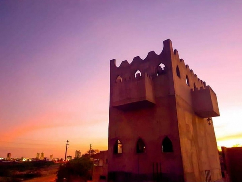 Cabeleireiro economiza por 5 anos para construir castelo na Paraíba; 'Sonho está apenas começando'