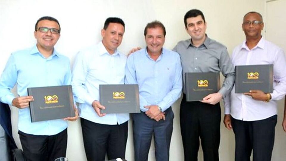 ENCONTRO: Vereador Edesio apresenta novas lideranças da Igreja Universal ao Prefeito