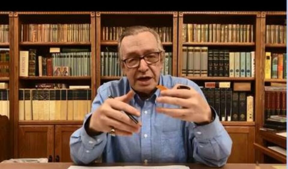 Justiça do Rio manda Youtube tirar vídeos em que Olavo de Carvalho critica Caetano Veloso