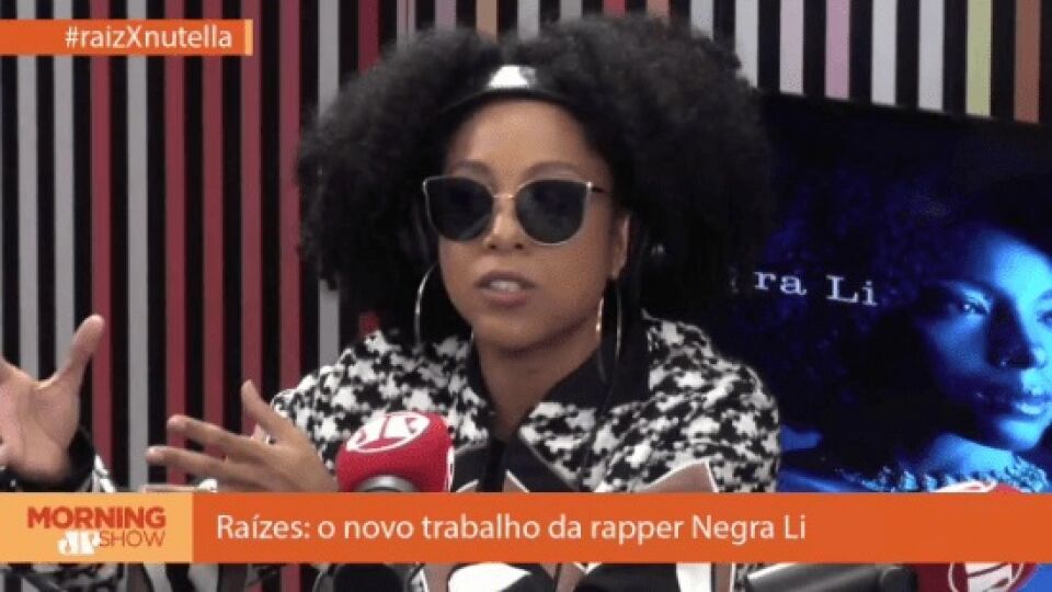 "Elvis ocupou o espaço de outros negros talentosos por ser branco", diz Negra Li