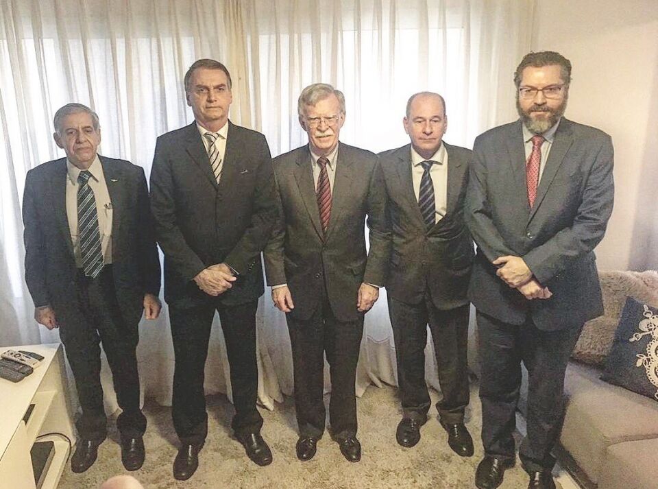 Bolsonaro recebe conselheiro de Segurança Nacional de Trump