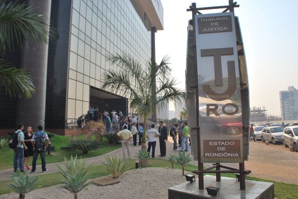 TJRO declara inconstitucional lei que autorizava a utilização de maquinários e recursos públicos em propriedade particular